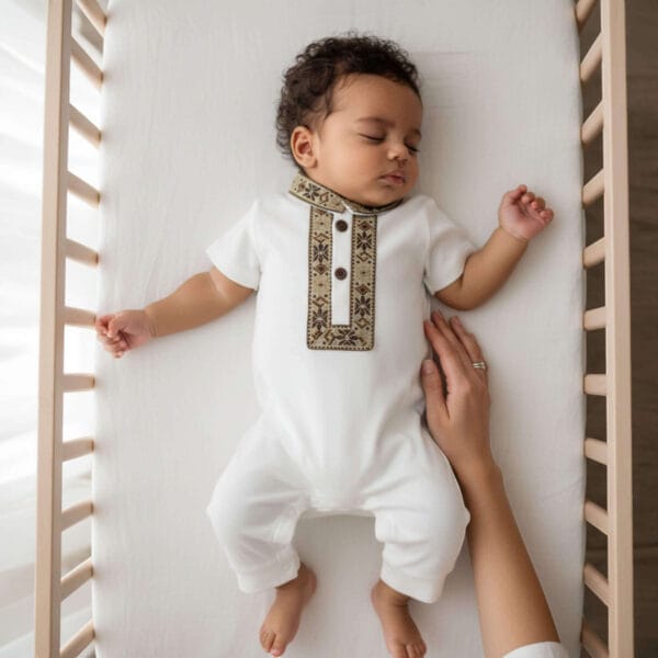 coffret cadeau naissance incluant une tenue bébé garçon rose
