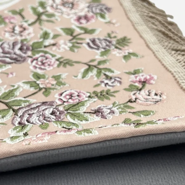 zoom sur tapis de prière epais
